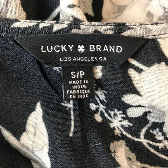 Lucky Brand  Beautiful Black And White Floral Wrap Style Blouse With Ties Size S - Picture 7 of 8
